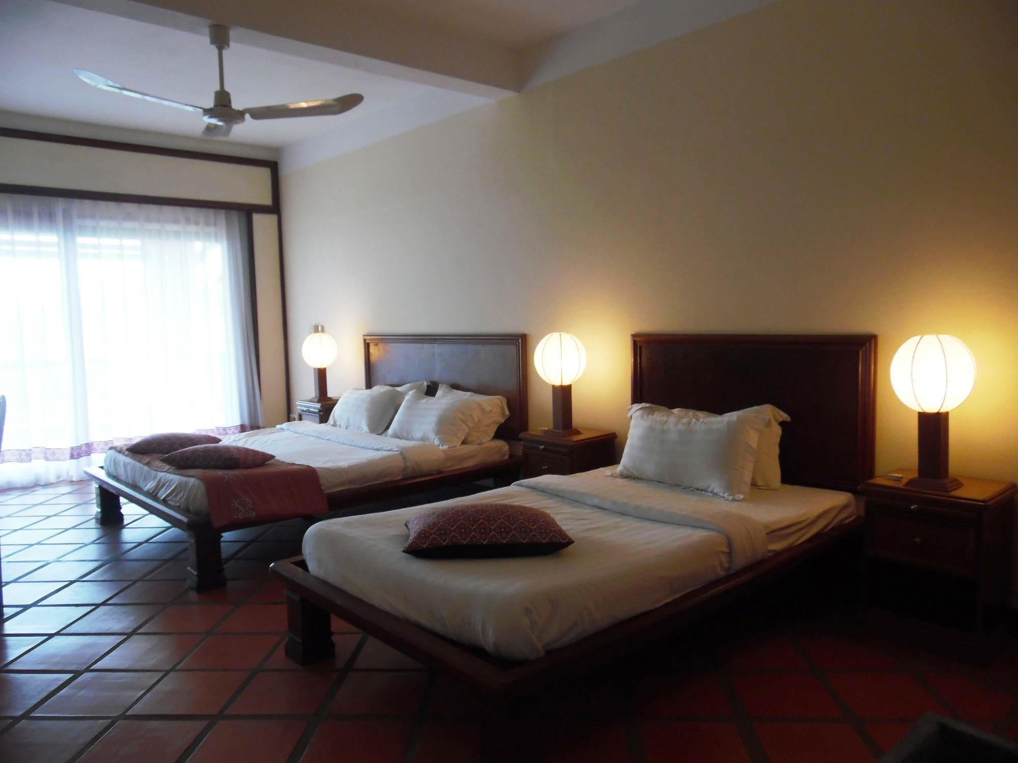 The Harbor Lights Palace Sihanoukville Exterior foto