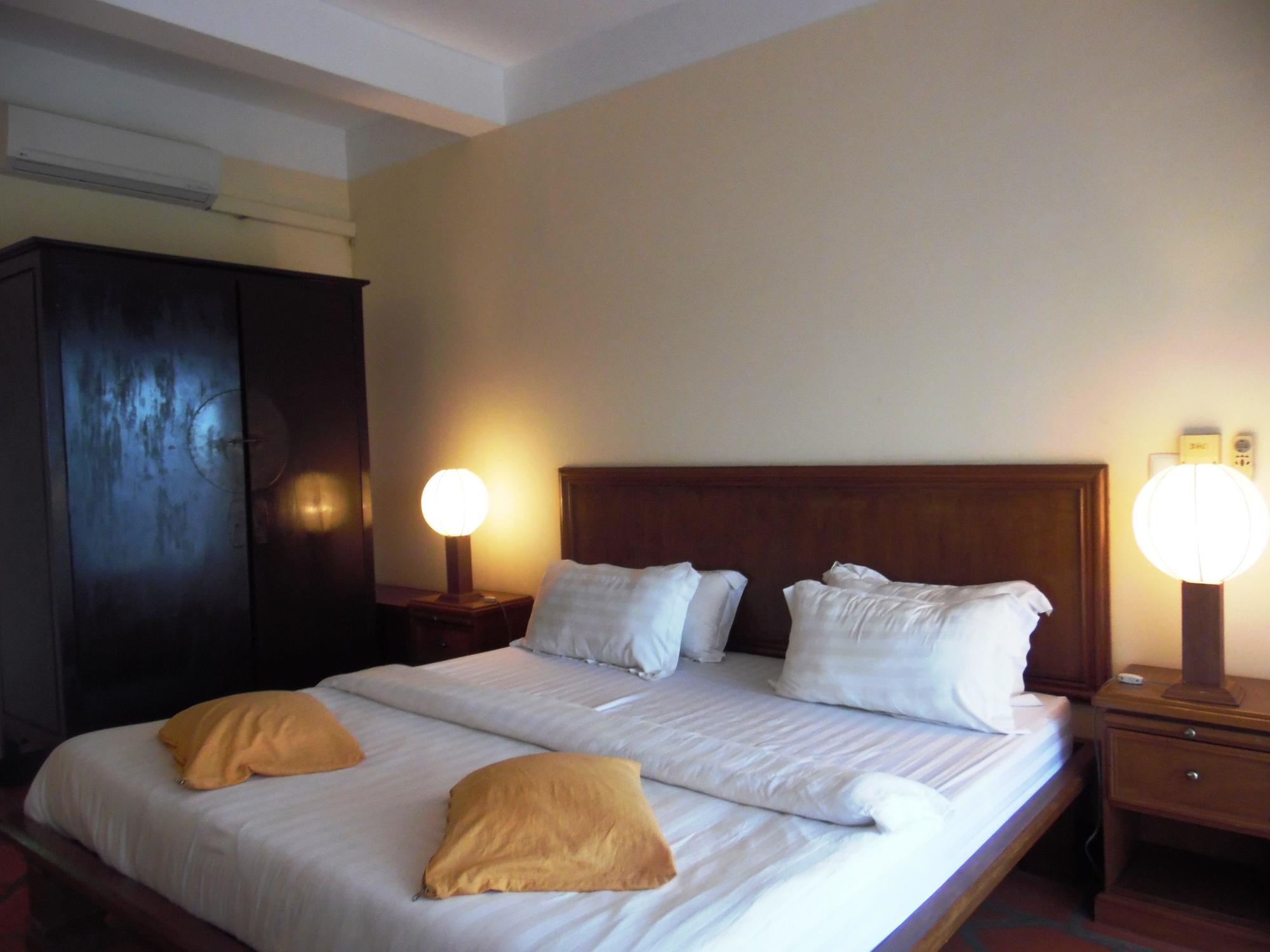 The Harbor Lights Palace Sihanoukville Exterior foto