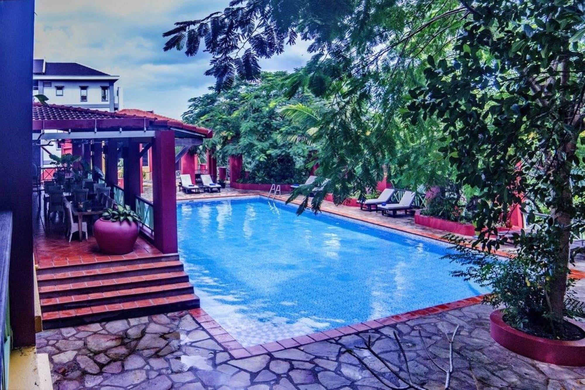 The Harbor Lights Palace Sihanoukville Exterior foto