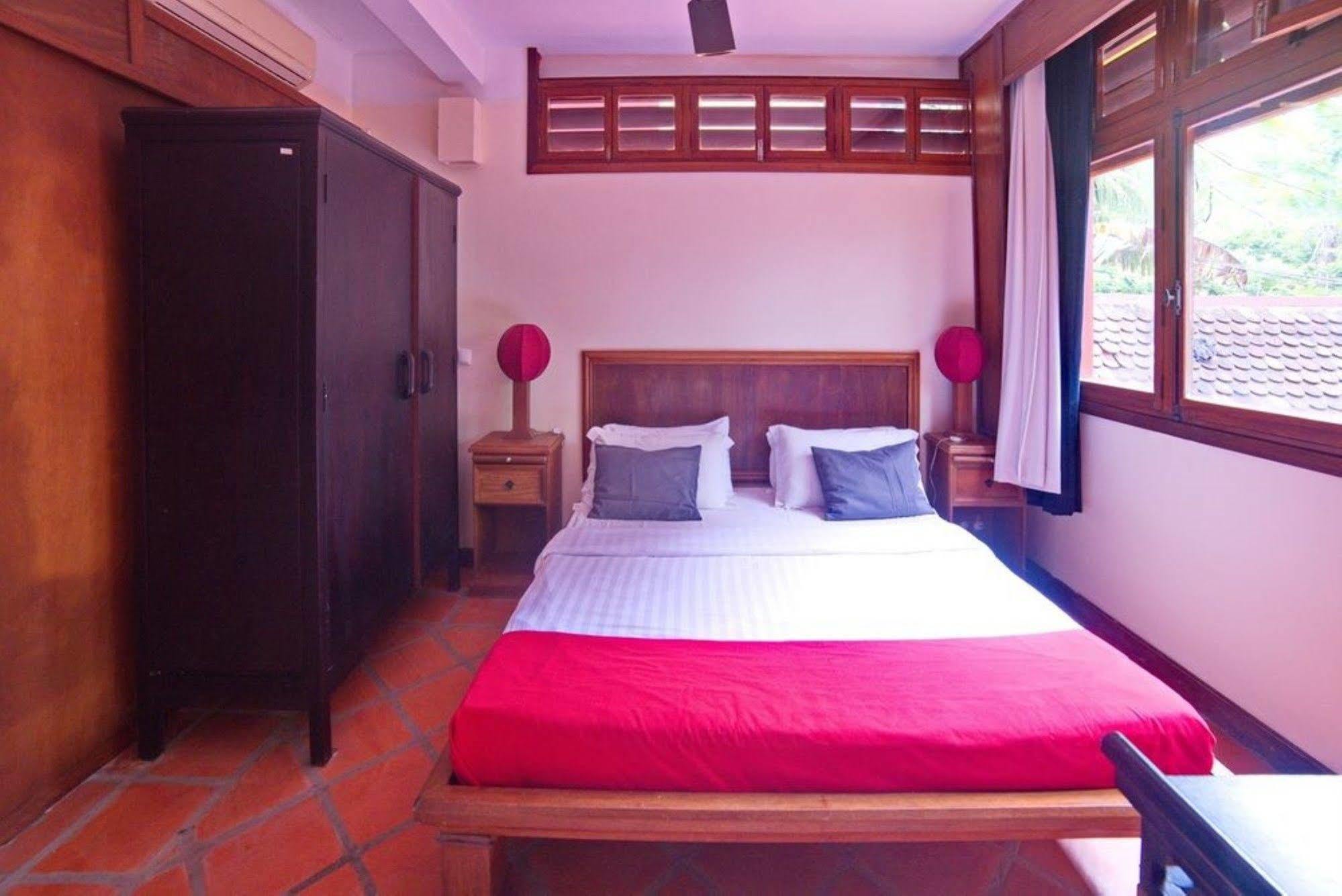 The Harbor Lights Palace Sihanoukville Exterior foto