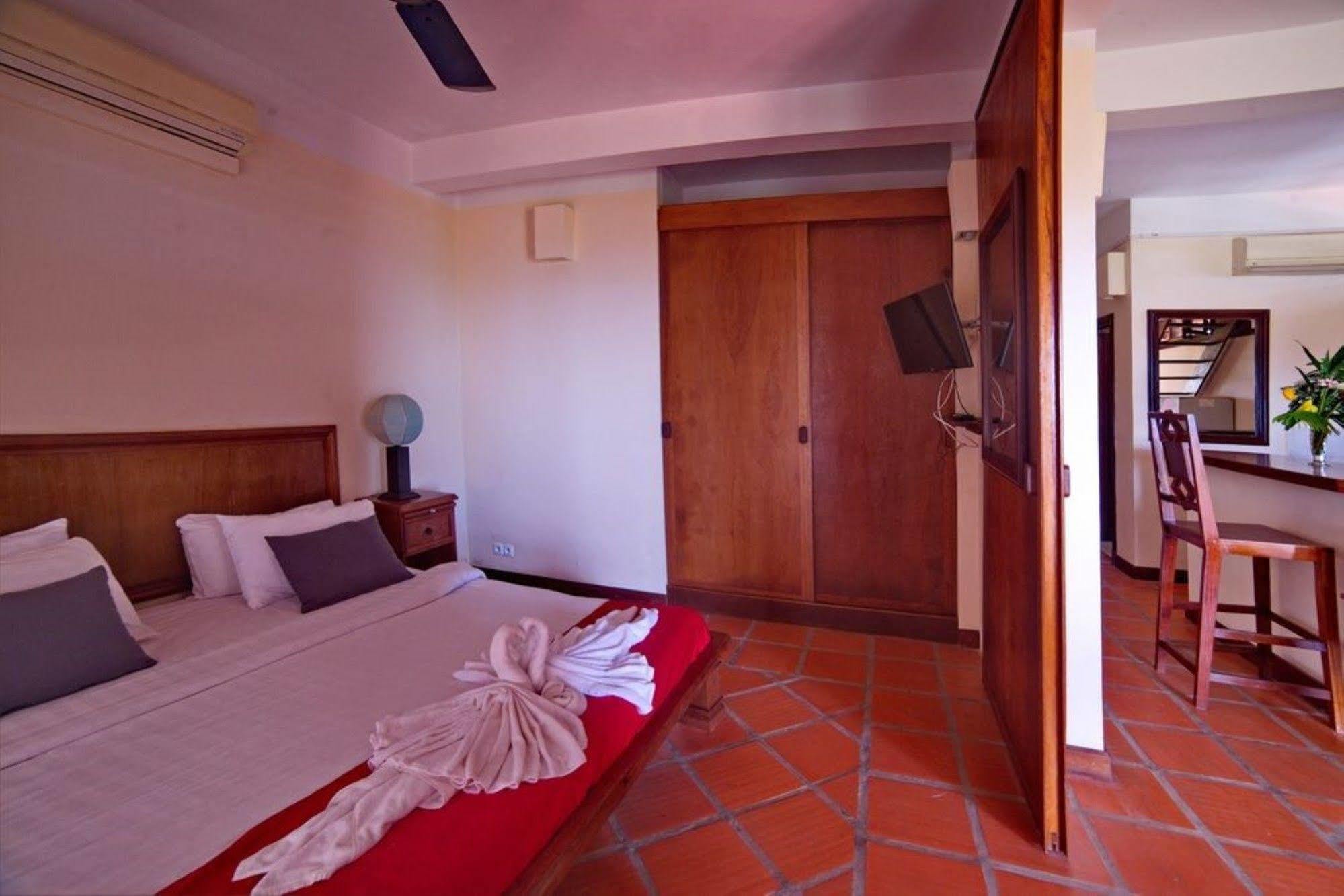 The Harbor Lights Palace Sihanoukville Exterior foto