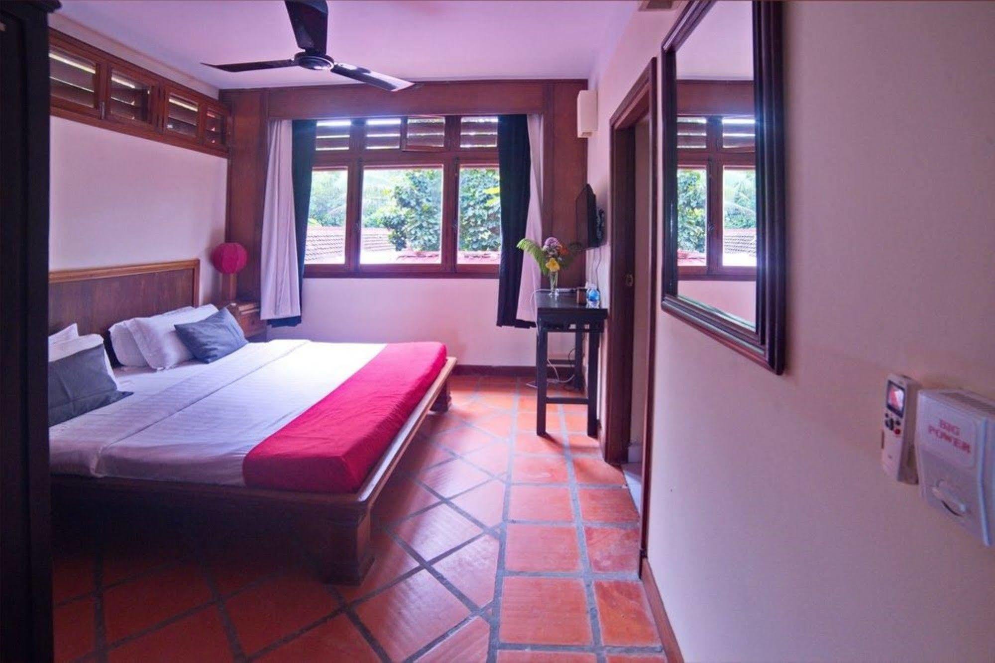 The Harbor Lights Palace Sihanoukville Exterior foto