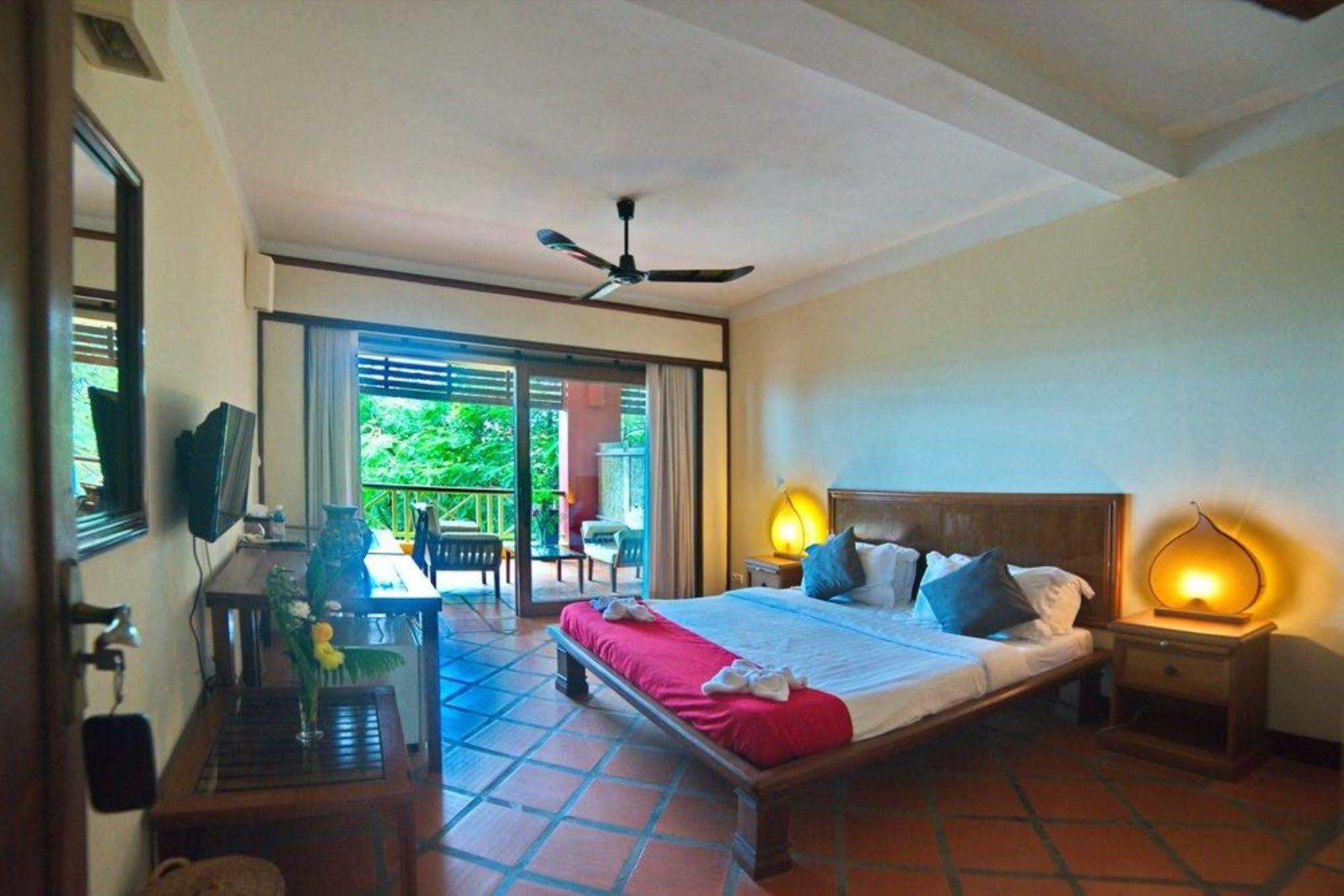 The Harbor Lights Palace Sihanoukville Exterior foto
